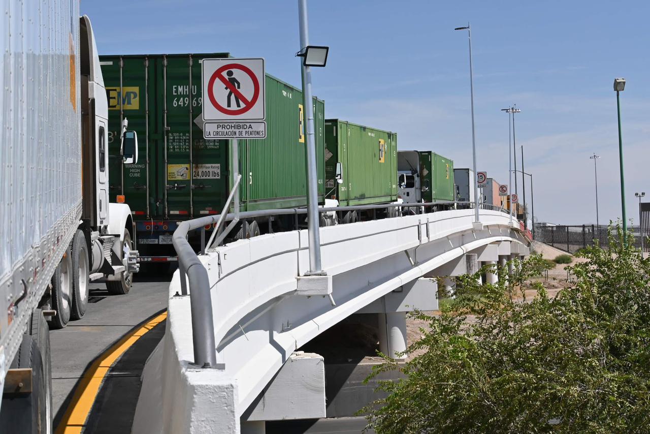 Ascienden a más de 20 mil los transportes de carga detenidos en puentes